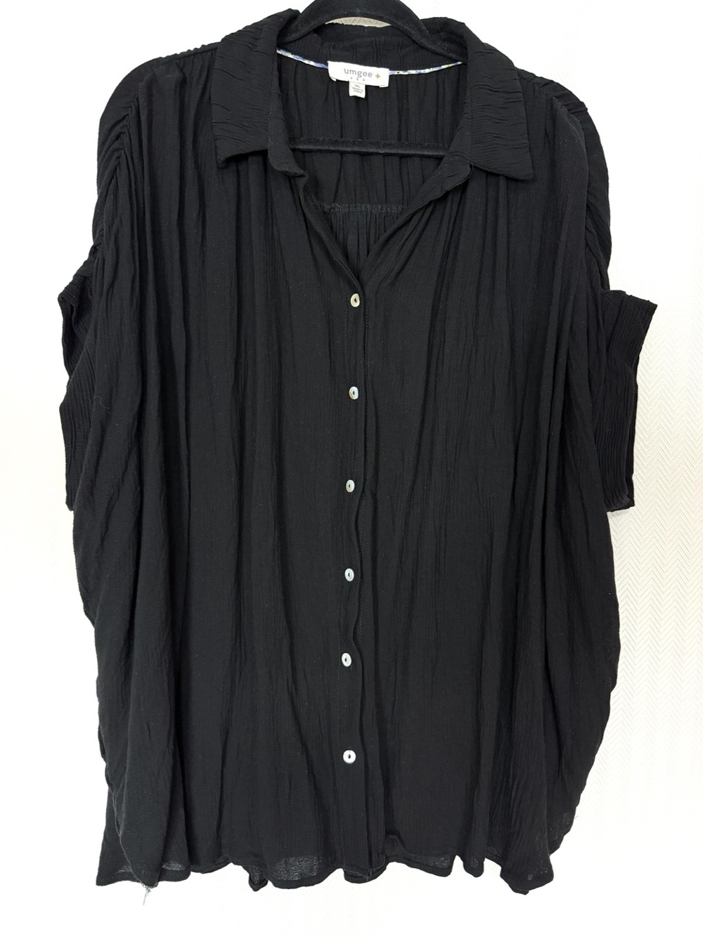 Umgee Black Crinkle Button-Down Collared Top